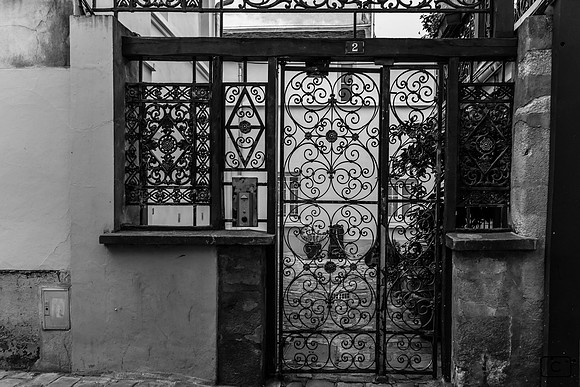 Grille en fer forgé du passage des Chantiers