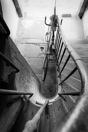 Escalier typique d'un vieil immeuble