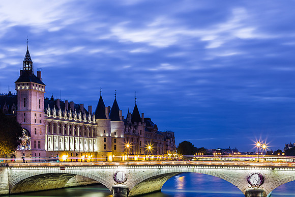 La Conciergerie à l'heure bleue