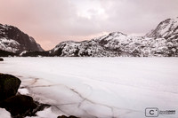 Lac gelé de Storvatnet près de Nusfjord