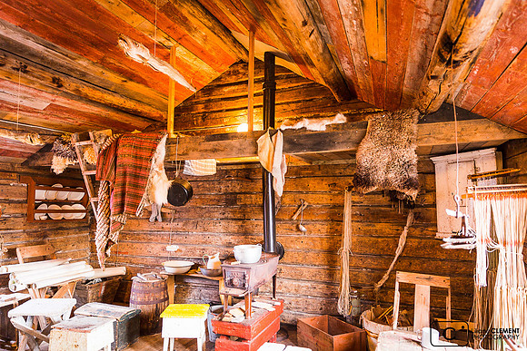 Intérieur d'un rorbu à Sörvagen