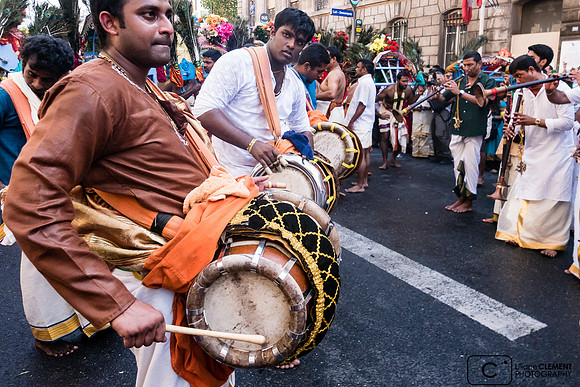Les musiciens accompagnent le cortège pendant toute la procession