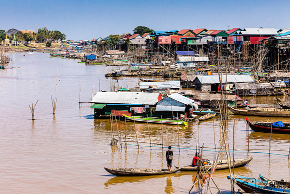 Village sur pilotis sur le Tonle Sap, Cambodge