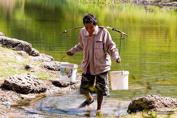 Pas d'eau au robinet, on va la chercher au petit lac