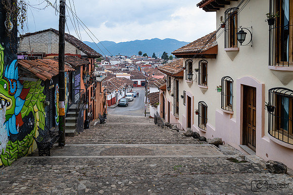 Rue descendant d'une des collines