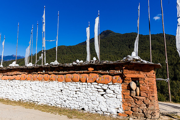 Mantra Om Mani Padme Oum dans un village de la vallée de Jakar