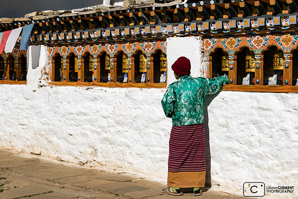 Moulins à prières dans la cour du temple Kyichu Lhakhang (7è s), Paro