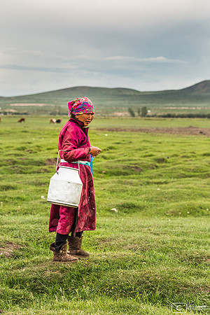 Baïglalaa en tenue pour traire les vaches