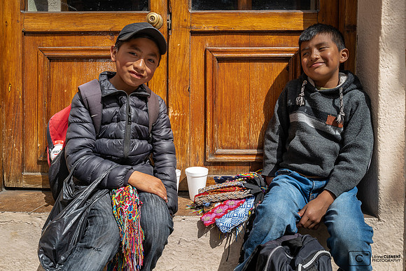 Dans les rues jeunes vendeurs