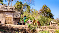 Les habitants des villages ne manquent jamais de nous saluer