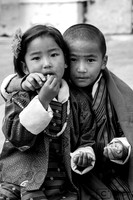 Enfants jouant au festival de Trongsa