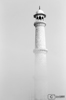 Minaret émergeant de la brume matinale