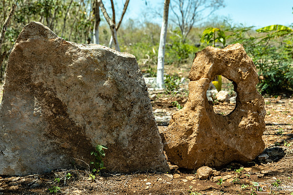Pieres du Yucatan, El Monte